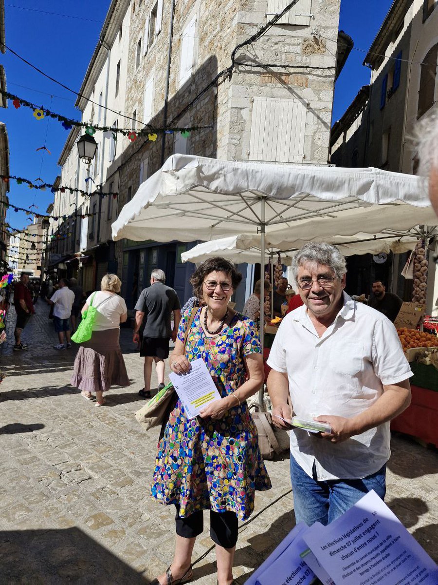 🟢Merci à Geneviève BLANC, maire écologiste d'Anduze, pour son soutien! 

Une superbe matinée pour tracter et échanger avec les passants·es.

Beaucoup sont déterminé·es à empêcher le RN et son candidat de passer.
Aux urnes!
#ElectionsLegislatives2024