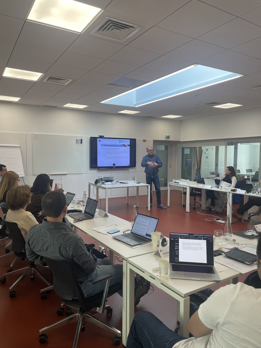 Last day of a great week here <a href="/UPorto/">Universidade Porto</a> Porto Business School and there is still lots of opportunity to work on their own cases #casewriting #caseworkshops