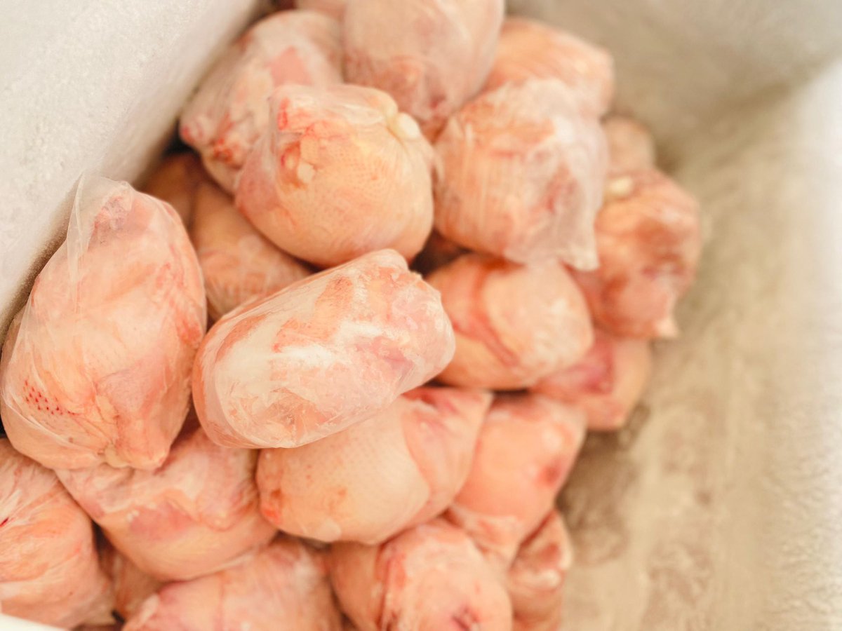 DeinsFarmFresh's tweet photo. Start your weekend in style 😋😋 by ordering some chicken for your next dish 

We are one call away 🤙📱0781126108
📍Kigowa Ntinda https://t.co/eAVzRf4XM3