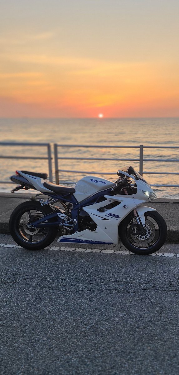 なりっち tweet media