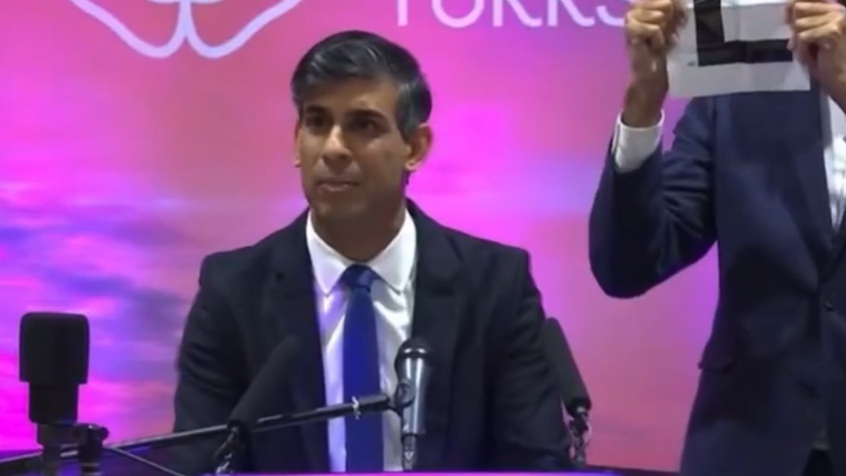 guzmansgomez's tweet image. the downfall of three prime ministers are linked to david tennant