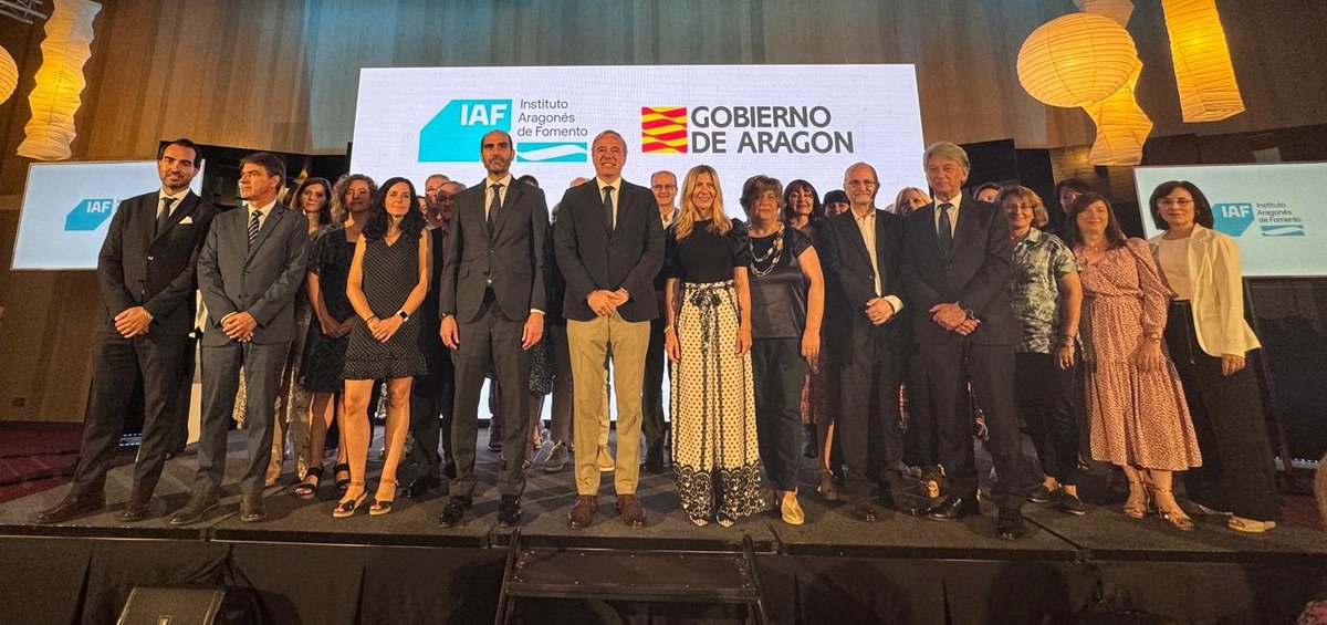 <a href="/MarVaqueroPeria/">Mar Vaquero Perianez</a> <a href="/Jorge_Azcon/">Jorge Azcón</a> 🫂🔝 ¡Y concluye el acto!

Gracias a todas las personas que se han involucrado en el desarrollo de este cambio de ciclo para el IAF, que tiene como objetivo prioritario poner los recursos de la Administración al servicio de la empresa aragonesa.