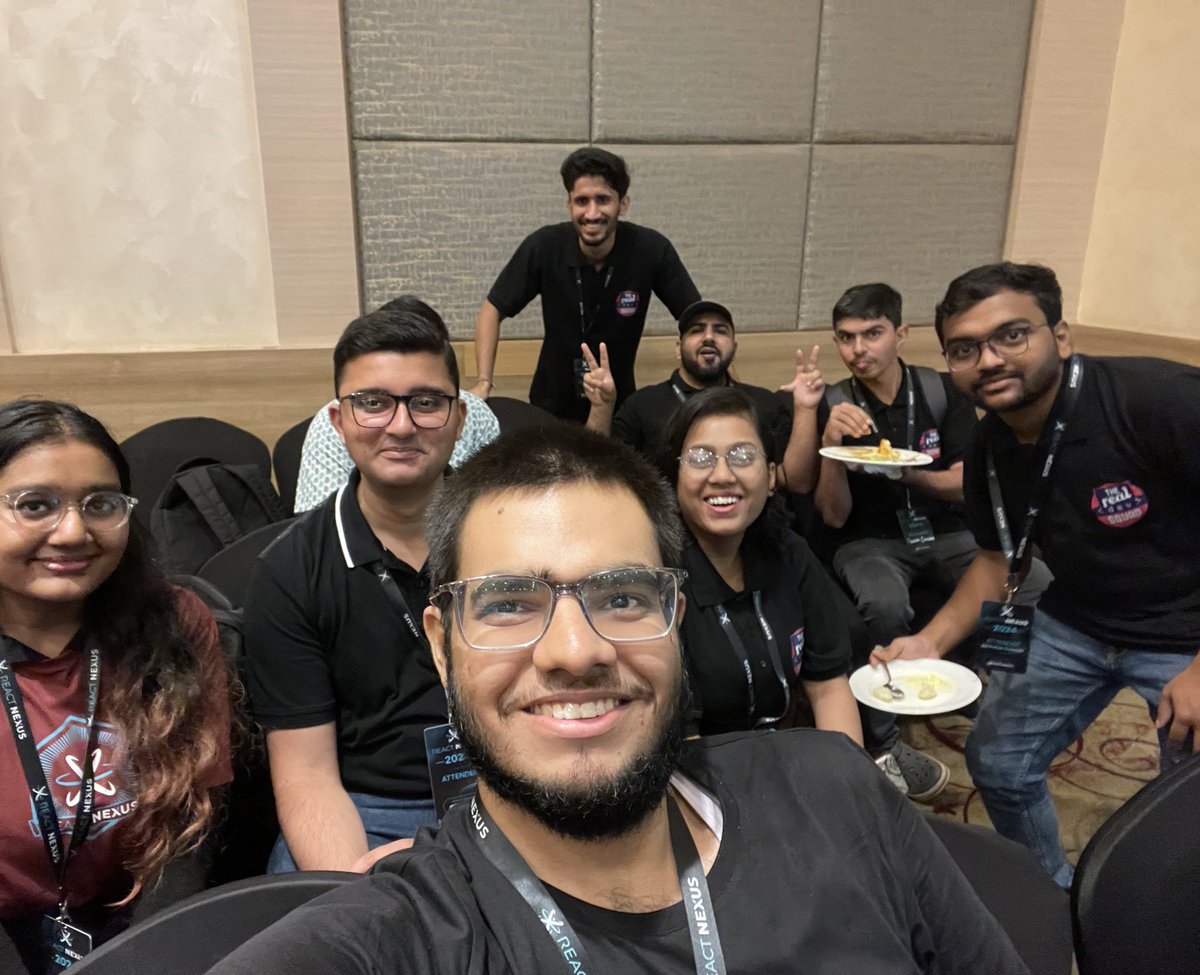 aqsacodes's tweet image. Met @ankushdharkar and the @RealDevSquad 

Bohot saari advice mil gayi, just got to implement them 🚀🫡

#reactnexus #reactnexus2024