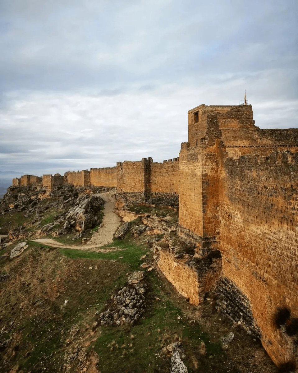 sorianitelaimag's tweet photo. El imponente Castillo de Gormaz 🏰 Una fortaleza califal del siglo X que te dejará sin palabras 😍

📸@gago_dorna

Más información en https://t.co/fmYz5daiLD

#SoriaNiTeLaImaginas #CastilloDeGormaz #Historia #TurismoCultural https://t.co/7rJPFvriEG