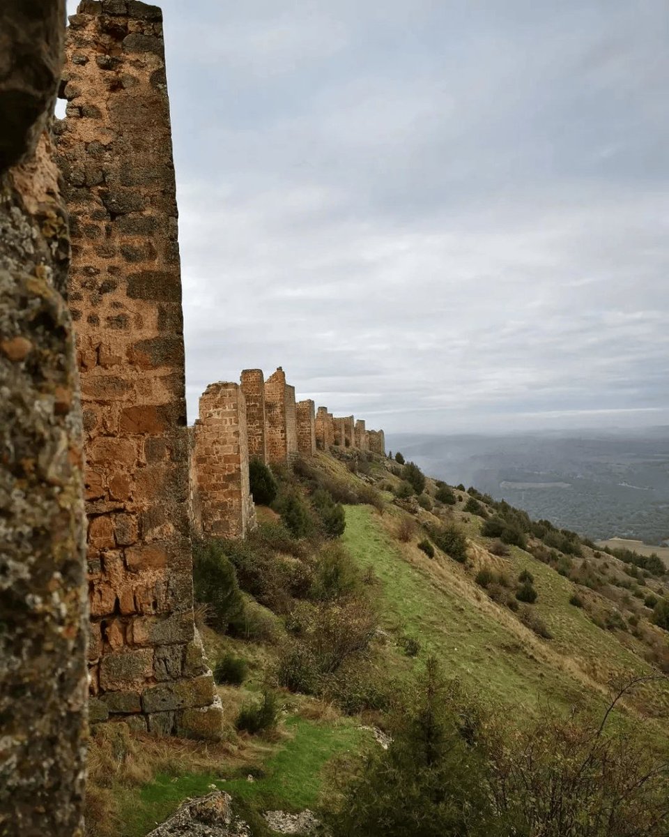 sorianitelaimag's tweet photo. El imponente Castillo de Gormaz 🏰 Una fortaleza califal del siglo X que te dejará sin palabras 😍

📸@gago_dorna

Más información en https://t.co/fmYz5daiLD

#SoriaNiTeLaImaginas #CastilloDeGormaz #Historia #TurismoCultural https://t.co/7rJPFvriEG