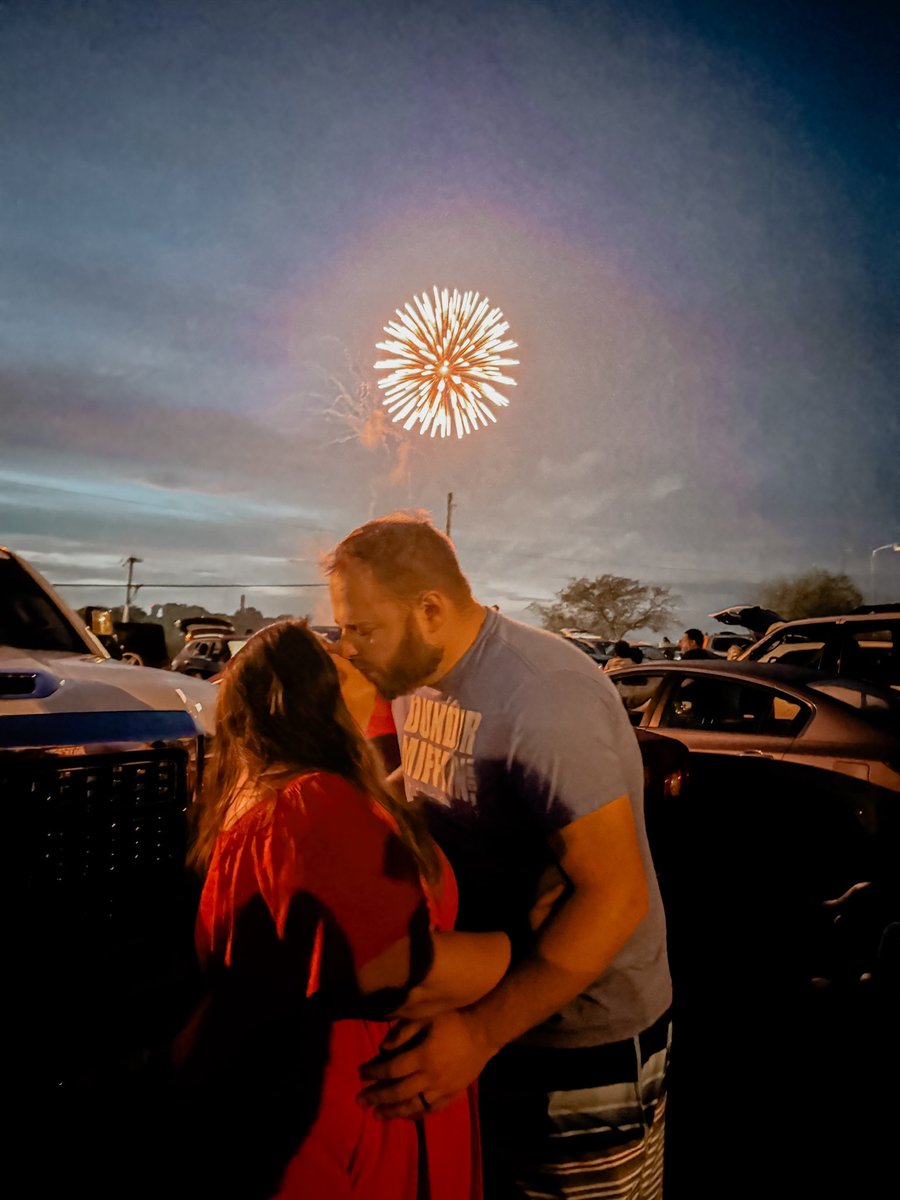 cierradean143's tweet photo. ✨💥🎆 https://t.co/pWn96lo4K9