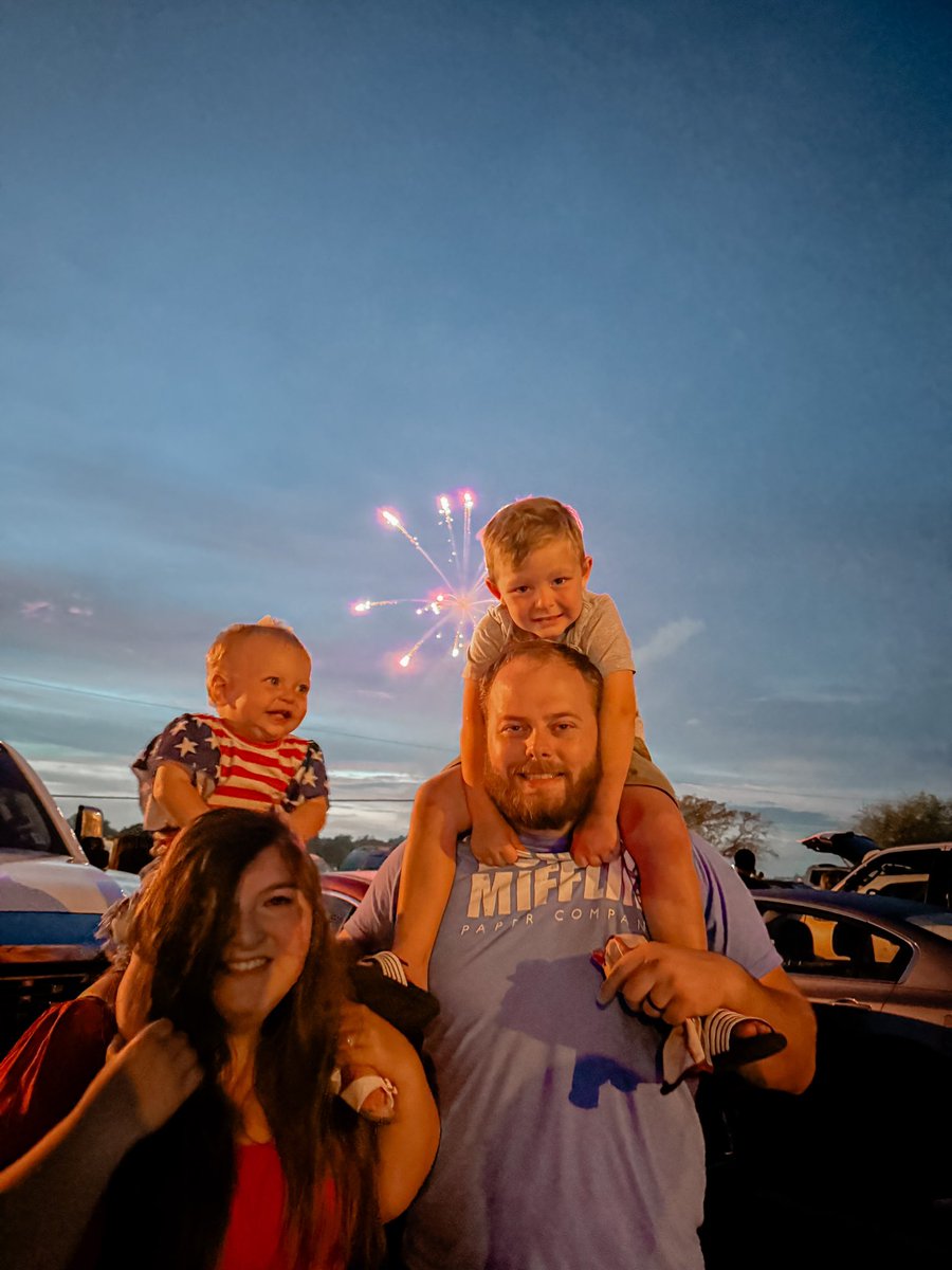 cierradean143's tweet photo. ✨💥🎆 https://t.co/pWn96lo4K9