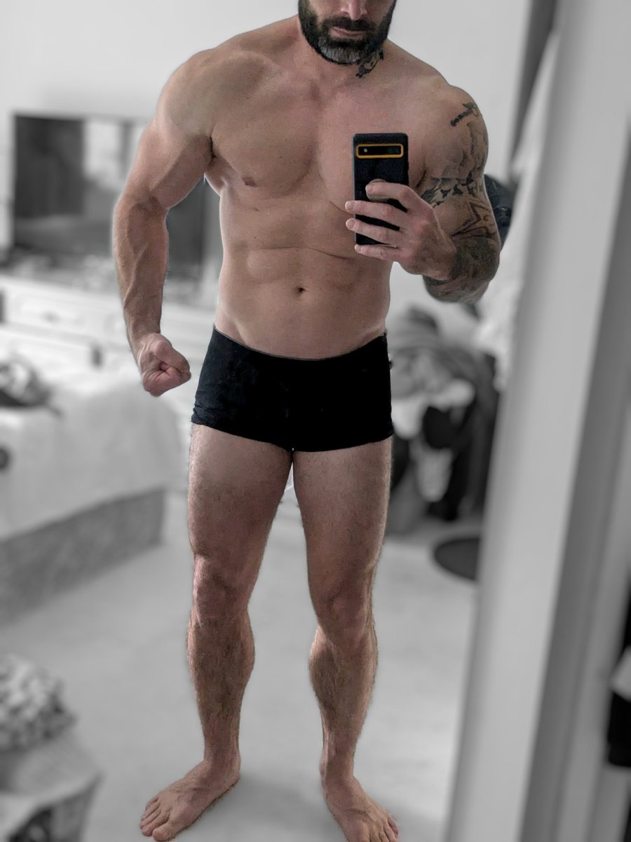 thefitnessdaddy's tweet photo. Happy flex Friday for those that celebrate it
#flexfriday #dadflex https://t.co/yIlQnc2Veh