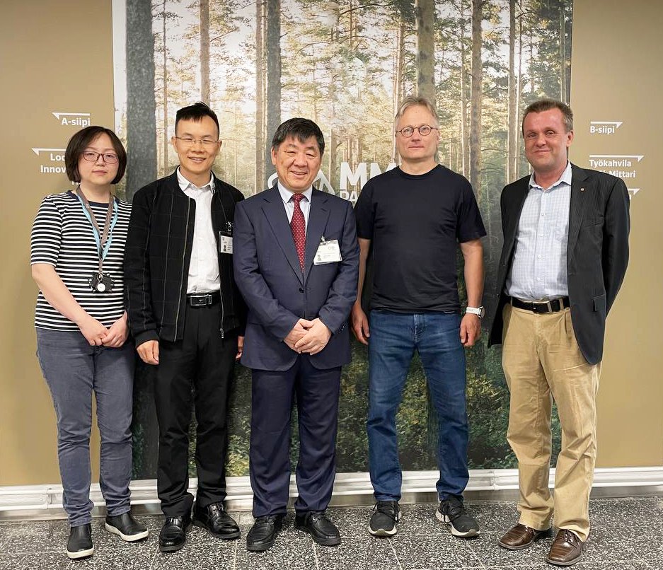 Saimme <a href="/fgi_nls/">FGI, NLS</a> vieraaksi Kiinan geoinformatiikkakeskuksen tutkimusjohtajan Gao Xinin sekä neuvoston jäsenen, <a href="/isprs/">ISPRS</a>:n puheenjohtajana ansioituneen Chen Yunin. Tominnastamme kertoi mm. vanhempi tutkija Yunsheng Wang, @juha_hyyppa sekä <a href="/JarkkotKoskinen/">Jarkko Koskinen</a>. Suurkiitos vierailusta!