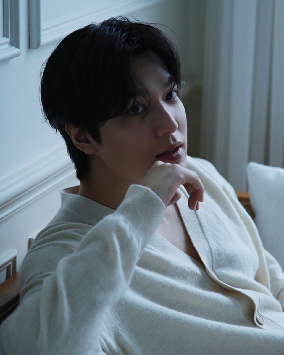 [#LEEMINHO]
지금 당장 안 눌러보면 안될 것 같은
민호 배우의 비주얼 타임⭐⭐

지금 당장 클릭하시겠다고요?
그렇다면 여러분은 완전 럭키비키~☘️

Don't miss out on Minho's incredible visual moment!

Ready to click right away?
You're in luck~☘️

𝗡𝗔𝗩𝗘𝗥 𝗣𝗢𝗦𝗧
🔗