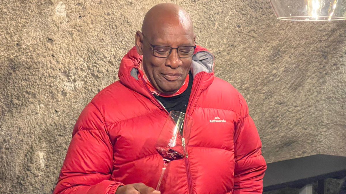 First day in New Zealand, I was the guest of Gibbston Valley Winery.
Incredible day spent with incredible people and awesome wine…getting ready to toast Englands success in the quarter finals 

It’s not easy spitting #wine into a bucket…there was some spillage!