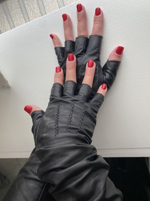 Fresh mani / pedi. Pics: 7.2.24 in Chicago. I only have a couple time slots open for sessions. Book today<a href="/tag/footfetish"class="tags"><span>#footfetish</span></a><a href="/tag/worshipmyfeet"class="tags"><span>#worshipmyfeet</span></a>