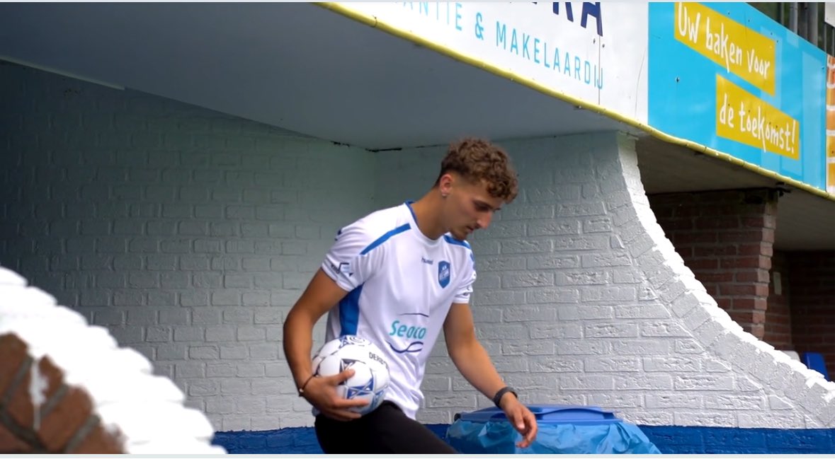 SVURK's tweet photo. 📹SV Urk TV

Even voorstellen: wie is Willard Timmerman en wat zijn zijn ambities? 

Welkom terug  Willard 💪💙🤍 https://t.co/ZYCUcNk0lY https://t.co/uysXTvRkxW