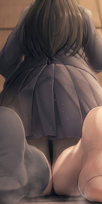 靴下のもう片方が見つからず慌てる黒髪女子 - DREのファンクラブの投稿|ファンティア[Fantia] https://t.co/ZE1HICun21 

「あれ～……? ちゃんと確認して畳んであったと思うんだケド……」

投稿しました～。 