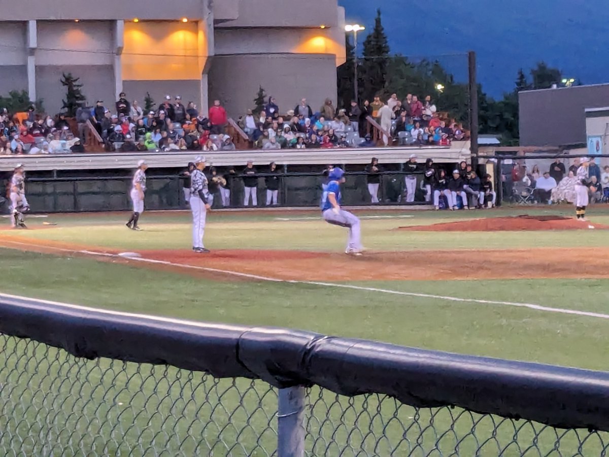 fromunderaroc's tweet photo. America's favorite pastime. #GlacierPilots #4thOfJuly https://t.co/pHiyITRcxZ