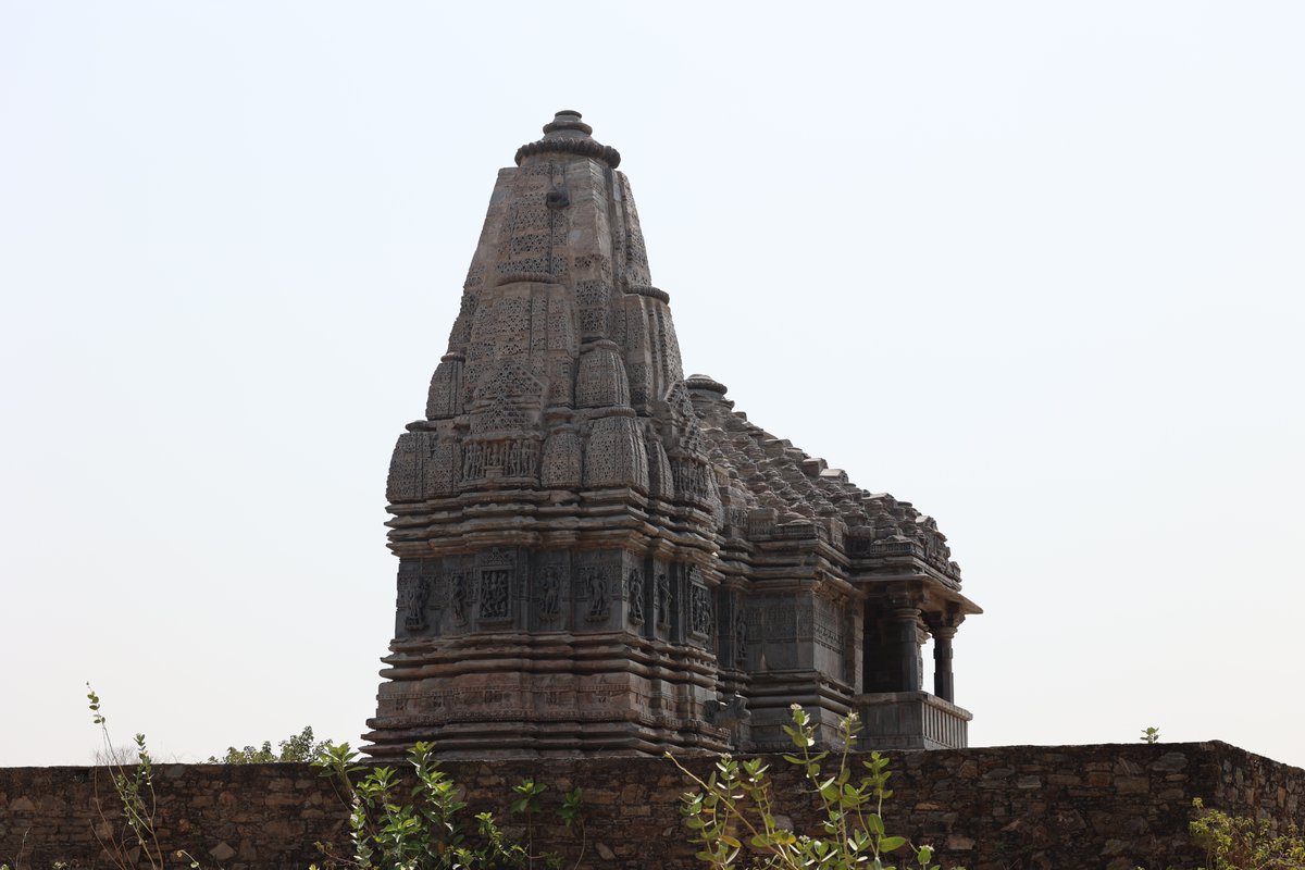 First stop was the lesser known ruins, and some still functional temples, of the ancient capital of Paramara kings, Utthunaka (Arthuna). 
Who says time travel is yet to be invented? You can actually feel the emotions of the ancients here, and in many such places all over Bharata.