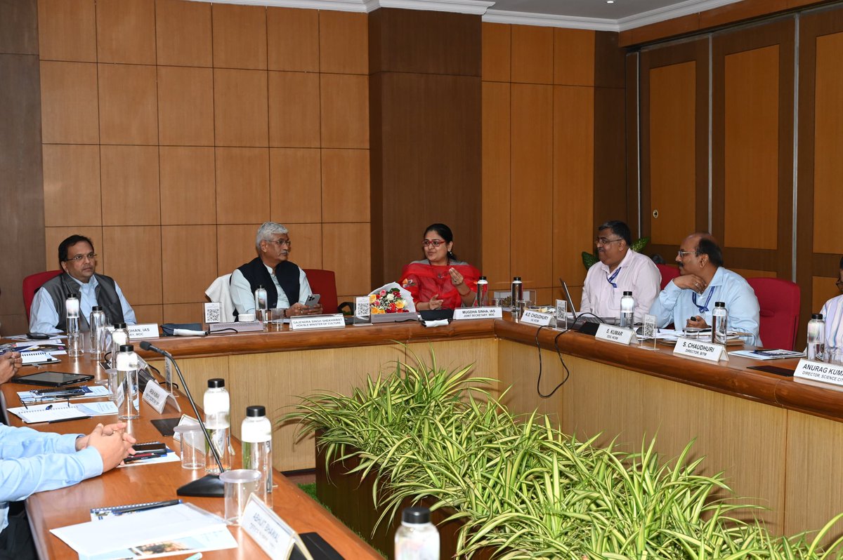 gssjodhpur's tweet photo. 📍कोलकाता

आज कोलकाता के साइंस सिटी सेमिनार हाल में संस्कृति मंत्रालय से संबंधित कार्ययोजना पर उच्चाधिकारियों से एक बैठक की। अनेक विषयों से जुड़े नये लक्ष्यों पर रायशुमारी हुई। https://t.co/ZAhWpjscg8