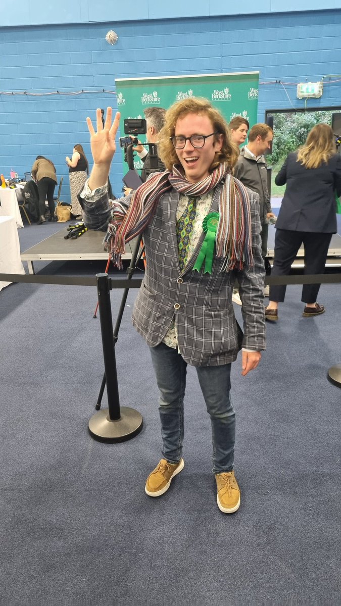 What an election day, and count! #FourGreens elected - Fantastic! 💚💪✌️🌍

Proud to wear the <a href="/TheGreenParty/">The Green Party</a> Rosette, to #GetGreensElected, fight for my area to get  #RealHopeRealChange.

We got our deposits back for the first time for <a href="/WestBerksGreens/">WestBerksGreens</a> - onwards and upwards 🙌