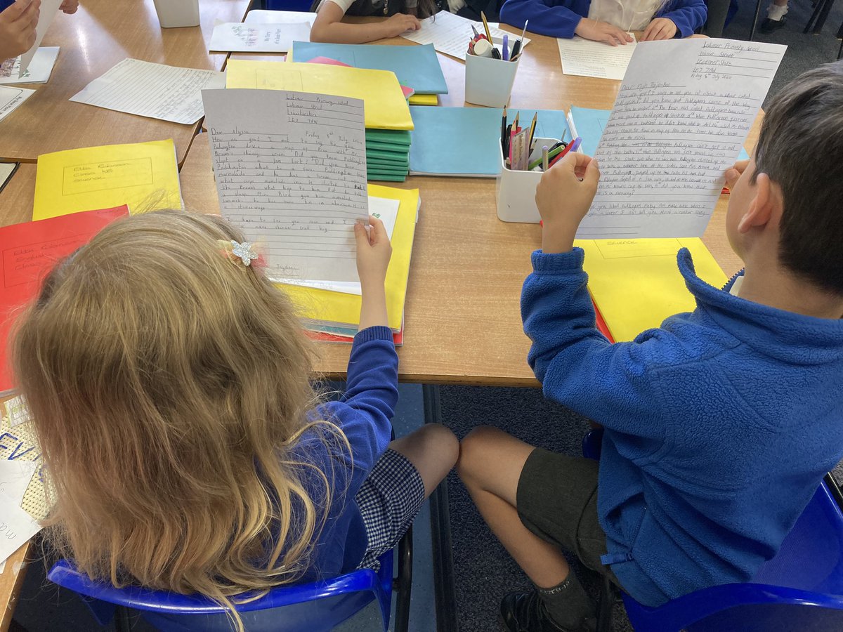 latimerprimary's tweet image. #ClassKB have loved receiving a letter all about Paddington’s adventures from their friend in class. Such happy faces reading their letters. #LatimerLOVESreading
#LatimerEnglish