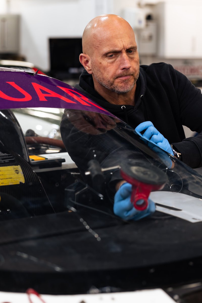 X J R 9 
#freshforfriday #XJR9 #groupcracing #beehivecollection