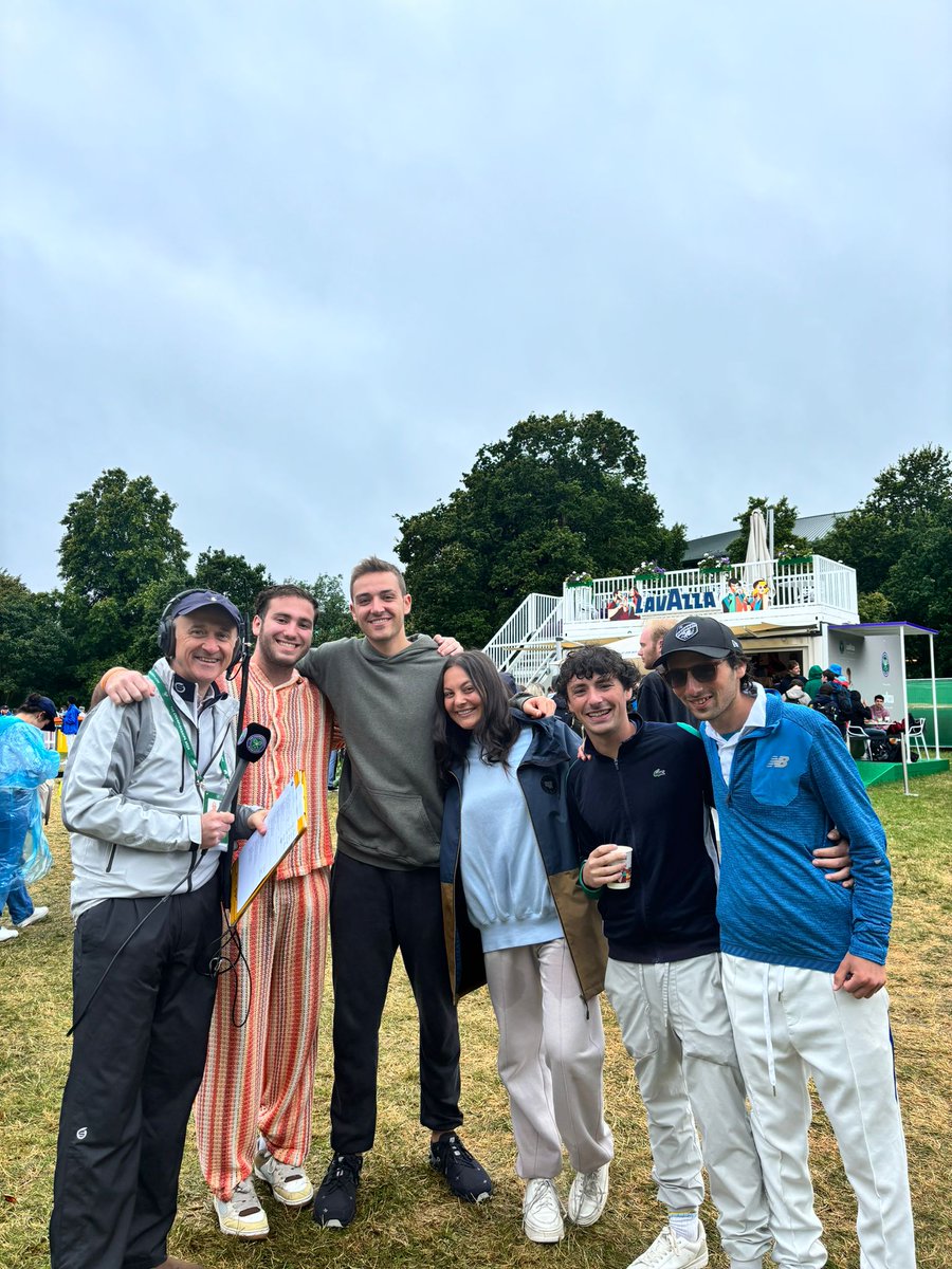wimbledonradio's tweet photo. A little rain never hurt anyone 🌧 

We stopped by the Queue this morning &amp; @RobNothman soaked up the atmosphere as well as the rain! 🎾🙌

#Wimbledon https://t.co/OoHLWsrp7E