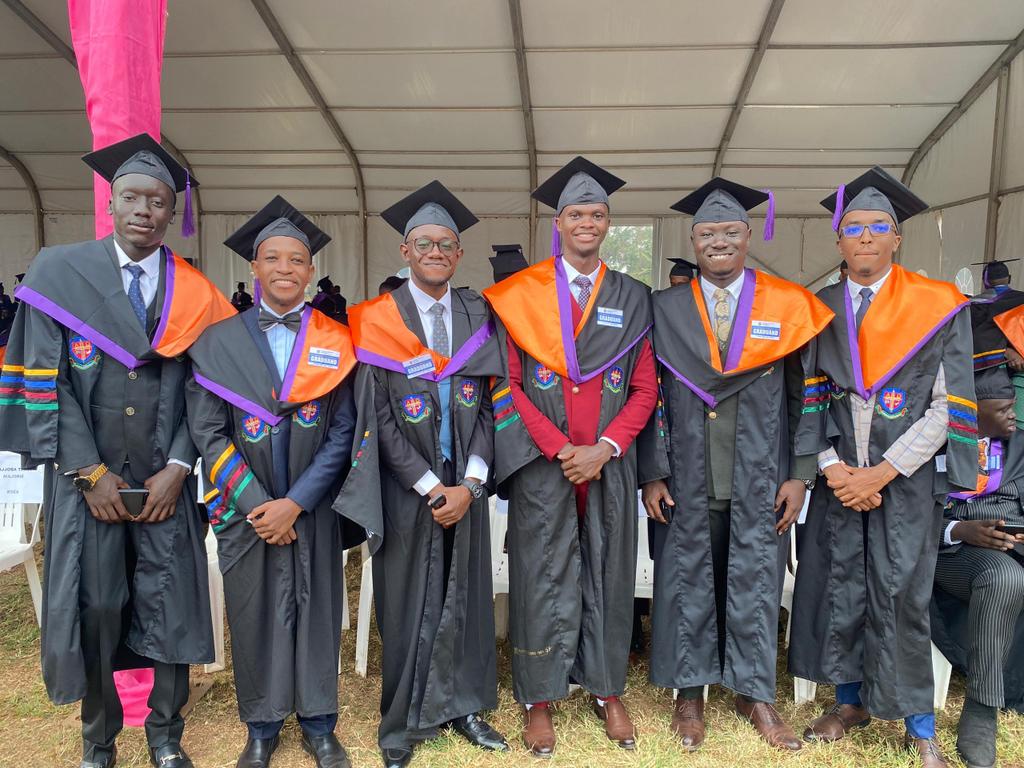 UCUniversity's tweet image. Congratulations to our brilliant @ucu_ComputEng graduates! Silicon Valley, get ready to welcome your newest tech innovators.🎓 #UCUGrad24