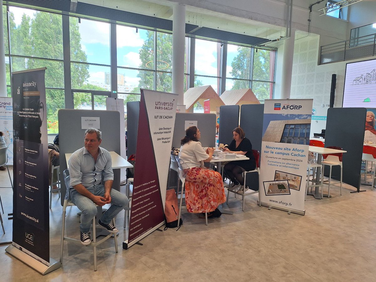 🎉 [Retour en images sur le Forum de l'Industrie !] 🎉

Nous avons été conviés par la CCI et l'EPT Grand-Orly Seine Bièvre au Forum de l'Industrie, situé à l'EPF sur le campus de Cachan. Cet événement a rassemblé des centres de formation, des institutions et des entreprises.