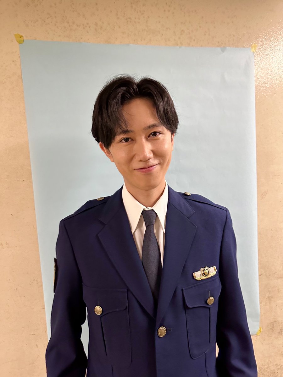 getsuyakouro's tweet photo. 🌸7月13日(土)よる9時スタート🌙
#GoHome #警視庁身元不明人相談室

手嶋刑事(#阿部亮平 #SnowMan)の
警察手帳撮影中📸 
本編では制服姿は出てこないので
貴重な一枚💡笑

放送スタートまであと1週間👀✨
ぜひお楽しみに🤗

TVerお気に入り登録もお願いします☑️
https://t.co/Nb3PYPF3cq

#小芝風花 https://t.co/VXGtFNsxO3