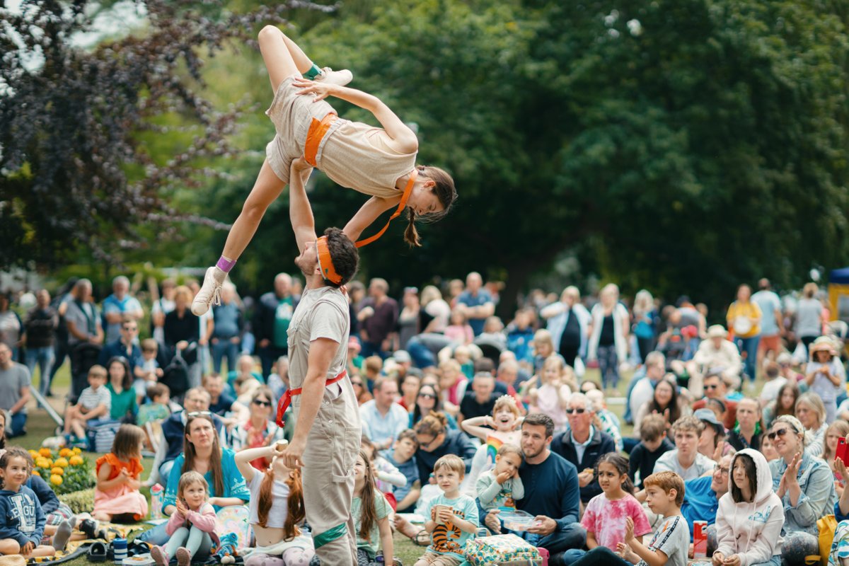 VisitSEEngland's tweet image. The fantastic @HatFair a #familyfriendly festival of #streetperformance &amp;amp; outdoor #arts takes place this weekend in @King_Alf starting today at 11am with the colourful carnival at 1pm. Enjoy a jam-packed weekend in Winchester city centre Fri 5th - 7th July
hatfair.co.uk/whats-on
