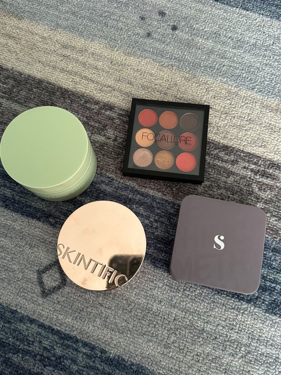 soulituedie's tweet photo. Hallo! Aku mau jualin beberapa barang (sementara make-up dan skincare) kondisinya masih bagus banget! 🥺✨

Darinpada menumpuk gajelassssss. 

Domisili Malang Kota. https://t.co/ASEchHsYCN