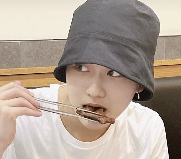 뿌 tweet media