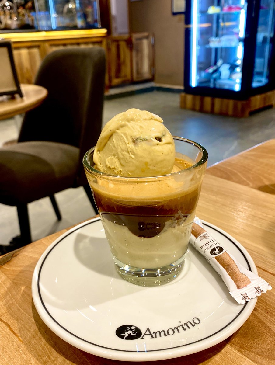 sam55th's tweet photo. أفوقاتو بيستاشيو خورافي 🍨
لوهله نسيت ان نكهة الفستق رائعة مع القهوة.

أمورينو من المبدعين بالجلاتو و وردة الجلاتو المشهورة… جلاتو الفستق عندههم رائع و مع الإسبرسو أعطى افوقاتو مميز 👌🏻

📍
 https://t.co/nNGRxJUMAH

(إعلان🍨أفوقاتو) https://t.co/XheHgfuuIT
