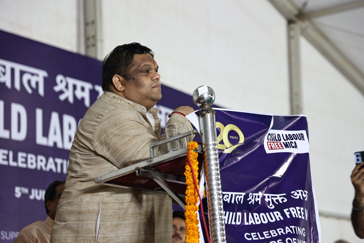 CLfreemica's tweet photo. “Today, as we declare that mica mines are child labour free, we have to make sure in the years to come that no child will work as a labourer in mining and collecting mica,” @KanoongoPriyank, Chairperson, @NCPCR_ guest said. #ChildLabourFreeMica https://t.co/eXkvcKlc3e