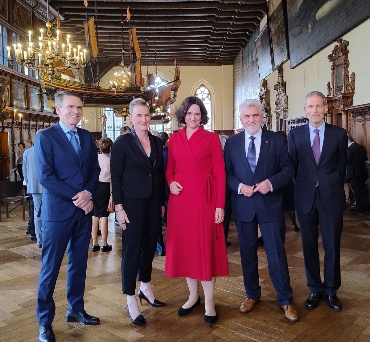Wissenschaftsrat (@wissrat) on Twitter photo Bei unseren Sommersitzungen waren wir gestern zu Gast im Rathaus Bremen bei Kathrin Moosdorf, der Senatorin für Klima, Umwelt und Wissenschaft der Freien Hansestadt Bremen. Herzlichen Dank <a href="/RathausHB_news/">Bremen Senat Presse</a> für einen sehr gastfreundlichen und wunderbaren Empfang. Bei unseren Sommersitzungen waren wir gestern zu Gast im Rathaus Bremen bei Kathrin Moosdorf, der Senatorin für Klima, Umwelt und Wissenschaft der Freien Hansestadt Bremen. Herzlichen Dank <a href="/RathausHB_news/">Bremen Senat Presse</a> für einen sehr gastfreundlichen und wunderbaren Empfang.