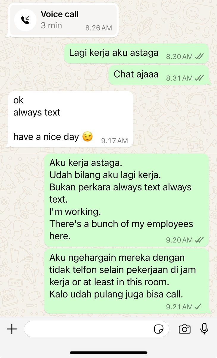 Cowok emang seclingy itu kah? 
Umur kita beda 10 tahun.
Aku salah nggak sih kalo bete 💚