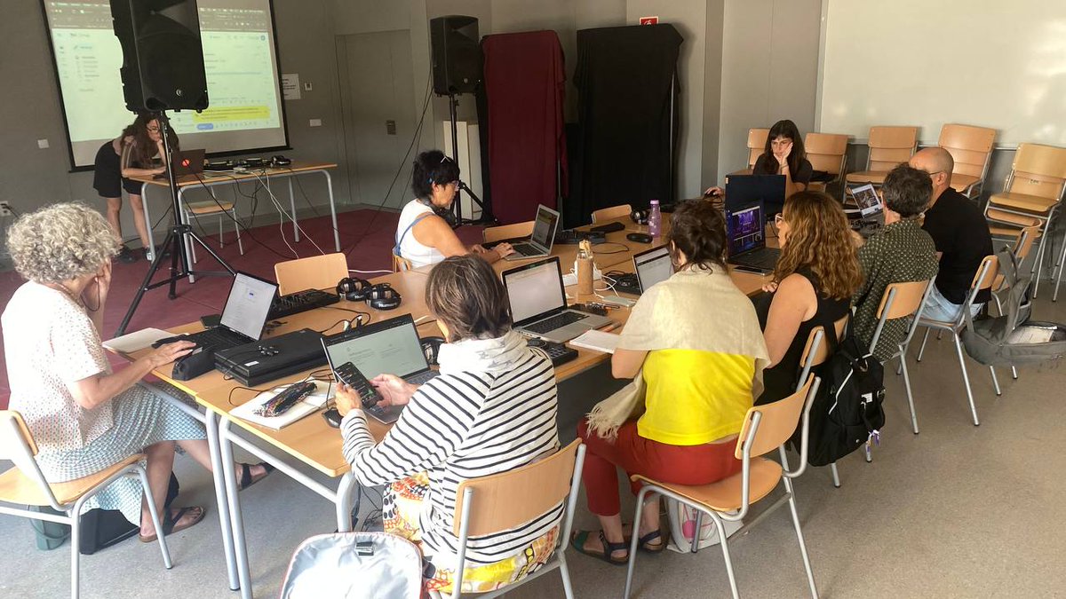 PLANEA, red de Arte y Escuela (@redplanea) on Twitter photo Hoy en el <a href="/iesbovalar/">IES Bovalar</a> ha arrancado el último de los talleres de los Cursos de Verano de PLANEA.
Ana Ramírez está trabajando con docentes de secundaria en "ODISEAMIX, dj set temáticos para el aula" Hoy en el <a href="/iesbovalar/">IES Bovalar</a> ha arrancado el último de los talleres de los Cursos de Verano de PLANEA.
Ana Ramírez está trabajando con docentes de secundaria en "ODISEAMIX, dj set temáticos para el aula"