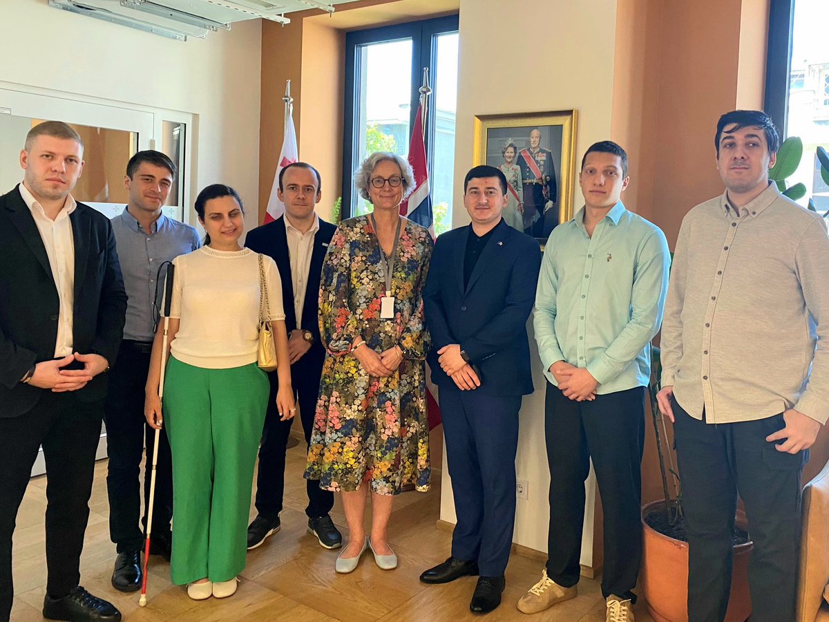 🇬🇪🤝🇳🇴 Members of the European Democracy Youth Network (#EDYN) met the Ambassador of Norway, Bergljot Hovland.