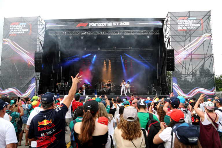 Onebox_es tweet media