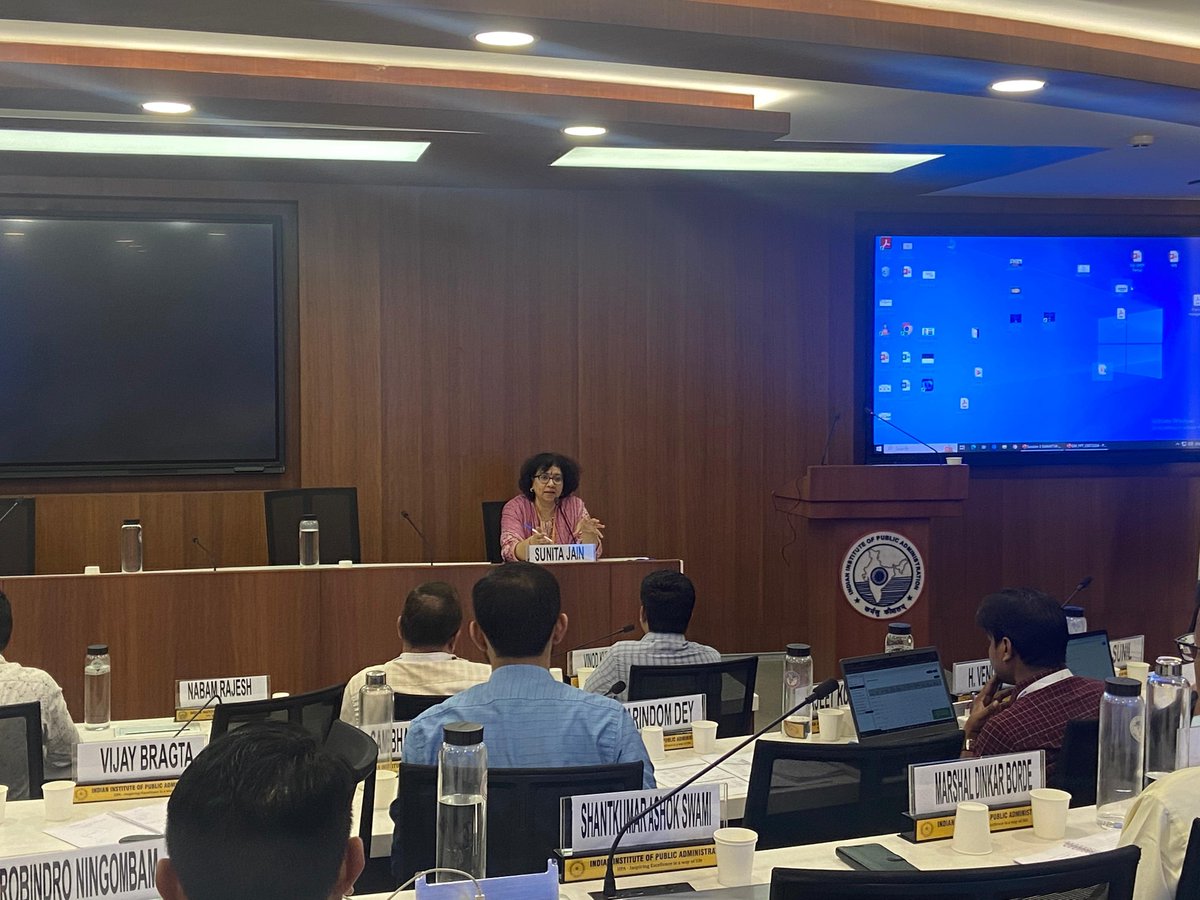mopr_goi's tweet photo. Smt. Sunita Jain, Senior Director, #NIC, conducted a session on #MeriPanchayat, #PanchayatNIRNAY, strategies for enhancing #OwnSourceRevenue & #SamarthPanchayat Portal on #Day4 of Five-Day Refresher #Training Program for #RGSA #StateNodalOfficers & #StateProgramManagers at #IIPA. https://t.co/r7t9Dyyips