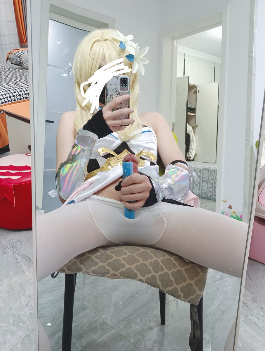 男生可以提前看到女生胸部的大小再决定是否交往
而女生就没法提前先看到男生的肉棒大小，这不公平！
（我是巨根，望周知）
#肉棒 #男娘 #白丝 #Femboy