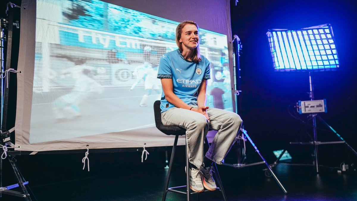 MCWFCXtra's tweet photo. "𝑰𝒕 𝒇𝒆𝒆𝒍𝒔 𝒓𝒆𝒂𝒍𝒍𝒚, 𝒓𝒆𝒂𝒍𝒍𝒚 𝒏𝒊𝒄𝒆 𝒕𝒐 𝒃𝒆 𝒊𝒏 𝒃𝒍𝒖𝒆!" - @VivianneMiedema https://t.co/MUNFJFNeYK