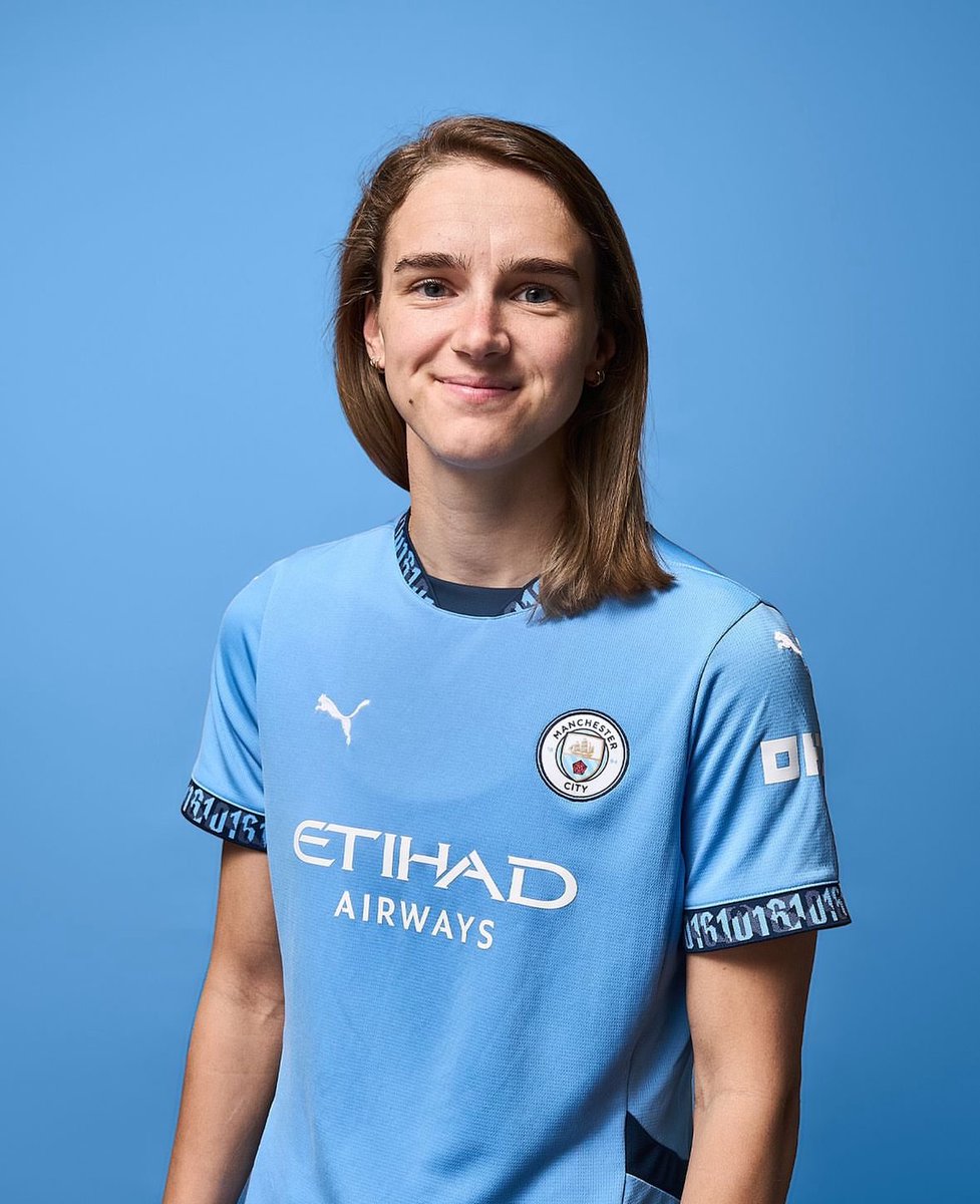 MCWFCXtra's tweet photo. "𝑰𝒕 𝒇𝒆𝒆𝒍𝒔 𝒓𝒆𝒂𝒍𝒍𝒚, 𝒓𝒆𝒂𝒍𝒍𝒚 𝒏𝒊𝒄𝒆 𝒕𝒐 𝒃𝒆 𝒊𝒏 𝒃𝒍𝒖𝒆!" - @VivianneMiedema https://t.co/MUNFJFNeYK