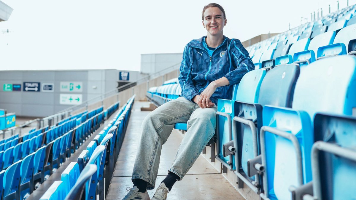 MCWFCXtra's tweet photo. "𝑰𝒕 𝒇𝒆𝒆𝒍𝒔 𝒓𝒆𝒂𝒍𝒍𝒚, 𝒓𝒆𝒂𝒍𝒍𝒚 𝒏𝒊𝒄𝒆 𝒕𝒐 𝒃𝒆 𝒊𝒏 𝒃𝒍𝒖𝒆!" - @VivianneMiedema https://t.co/MUNFJFNeYK
