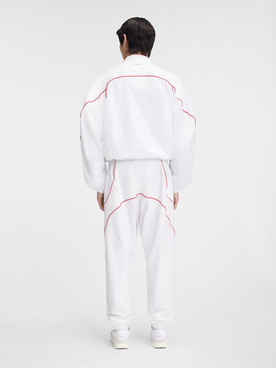 StreetFashion01's tweet photo. Jacquemus x Nike (2024) https://t.co/WB4Sfv2DQU