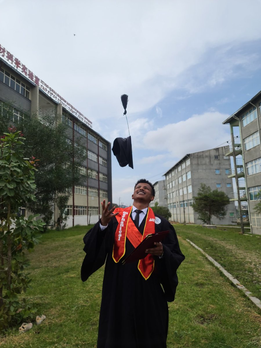 Officially UnEmployed😁!!!
ጀምበሬ is backkk.