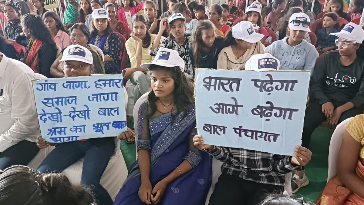 CLfreemica's tweet photo. Addressing the thousands who had gathered in Koderma today, @KanoongoPriyank, Chairperson, @NCPCR_ said, “Child Labour Free Mica is a model for the world to emulate.” https://t.co/xM8d9BoakT