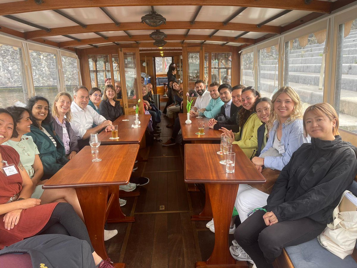 Big thank you to the faculty who helped make the  12th edition of  the #KINSummerSchool an unforgettable experience:
<a href="/marleenhuysman/">marleen huysman</a> , <a href="/nberente/">Nick Berente</a> , Pamela Hinds,
<a href="/glaserv/">Vern Glaser</a>, <a href="/hansberendsVU/">Hans Berends</a>.

Find out more: vu.nl/en/news/2024/f…