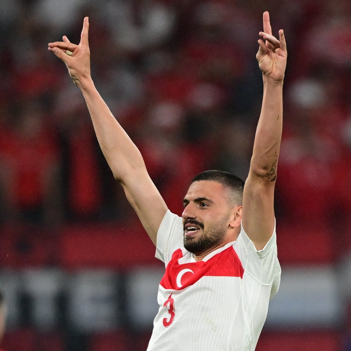 llmkyll's tweet photo. Irak Türkleri, Türkmeneli vatandaşları olarak UEFA'nın Türklüğü suç sayarak verdiği kararı şiddetle kınıyoruz.

Türkmeneli-Irak'ta 7'den 70'e herkesin Türklüğünü göstermek için kullandığı tek simge vardır o da Bozkurt işareti.

Bozkurt değil, UEFA siyasidir!

#BeFairUEFA https://t.co/iNWD3iGtzD