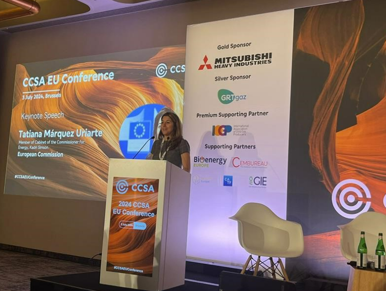 IOGP_EU's tweet photo. Proud to have supported the #CCSAEUconference by @The_CCSA! 

Positive progress in Europe is evident, with many stakeholders making important steps towards a functioning #CCS value chain. 

Our CCS expert @dematteis_ca  was there as part of a panel focusing on the role of CCUS in Europe’s Industry future. 

Takeaways from the day were: 

🔹 Despite significant progress, targeted de-risking mechanisms are still necessary along the value chain to create viable business cases and drive more Final Investment Decisions (FIDs). 

🔹 Ratification of the London Protocol and establishing bilateral agreements between countries are essential for cross-border projects, facilitating smoother cooperation and implementation. 

@MHI_Group  | @GRTgaz | Bioenergy Europe | @CEMBUREAU | @FertilizersEuro | @cleanaircatf | @GIEBrussels 

------------------------------------------------------ 
 
🛢 We are the European voice of the oil and gas industry.
 
📰 Interested in data, policy positions, discussions, trends, events, and more?

🔔 Give us a follow and ring it on our profile.