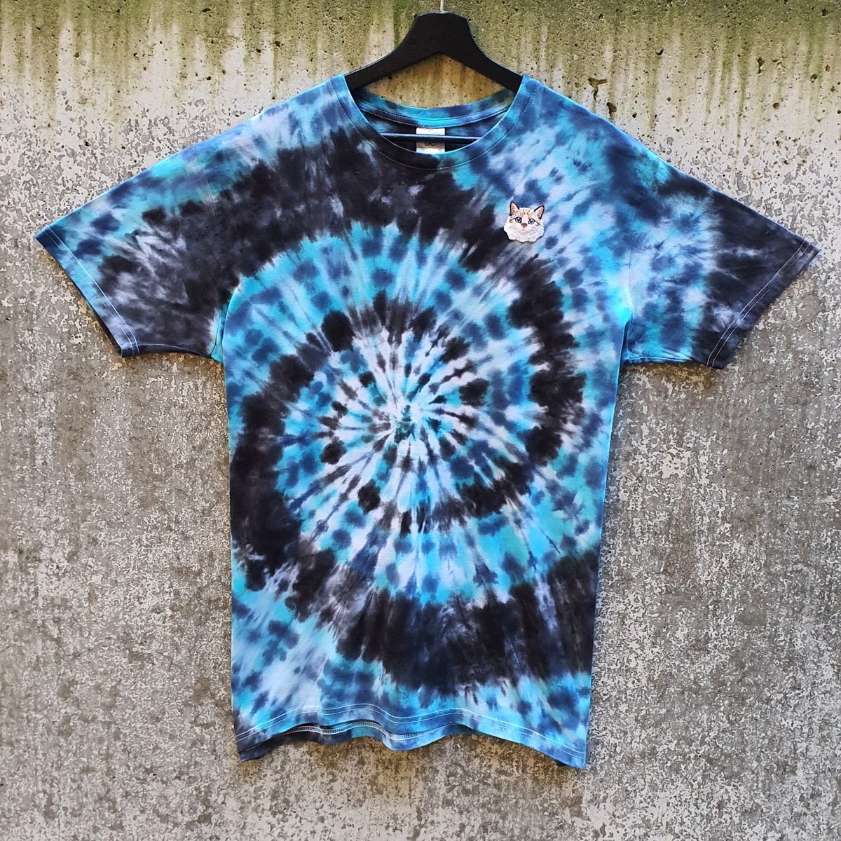 dingelientje's tweet photo. Ragdoll cat tie dye t-shirt available on etsy in unisex size XS &amp; XL 😻 !
T-shirt shown in picture is a size XL. 

https://t.co/vfLSHl52jm

.
.
.
. 

#etsy #tiedye #tiedyeshirt #tiedyefashion #tiedyeclothing #etsyshop #ragdollcat  #cattshirt #catlovergift #webshop #catlover https://t.co/ZC0CMk35M7